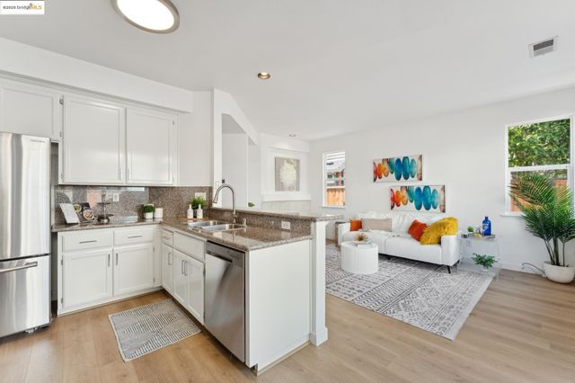 102 Waterview Dr, Richmond, CA 94804