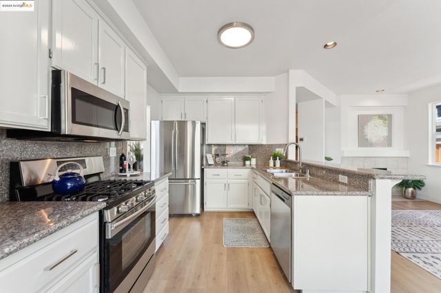 102 Waterview Dr, Richmond, CA 94804