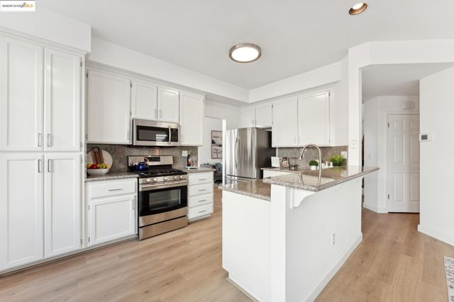 102 Waterview Dr, Richmond, CA 94804