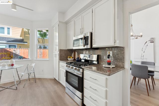 102 Waterview Dr, Richmond, CA 94804