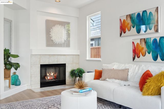102 Waterview Dr, Richmond, CA 94804