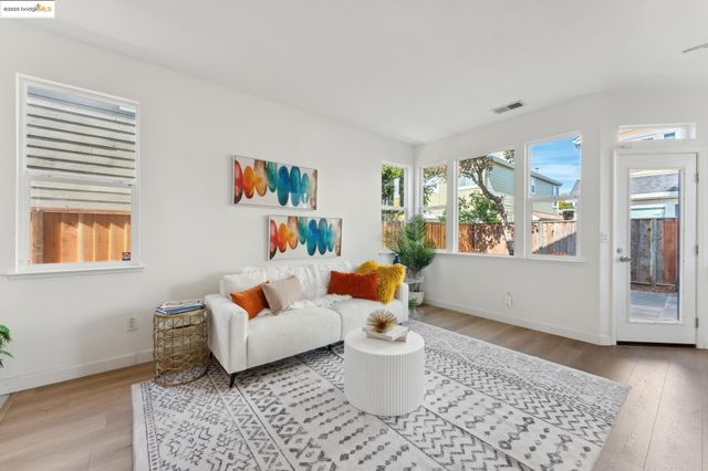 102 Waterview Dr, Richmond, CA 94804