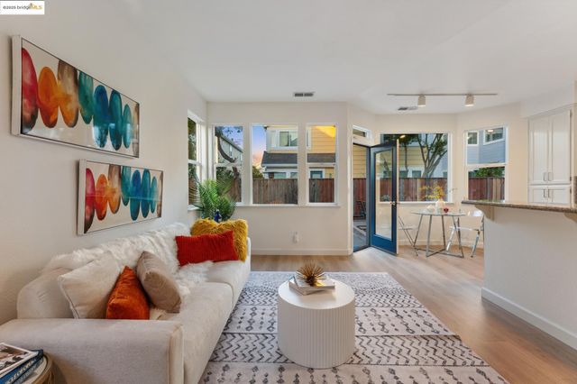 102 Waterview Dr, Richmond, CA 94804