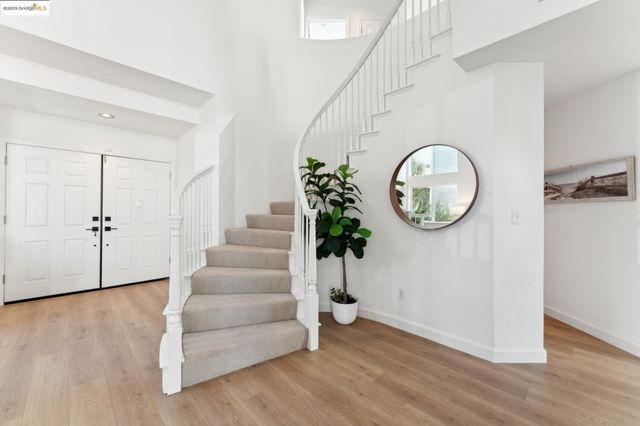 102 Waterview Dr, Richmond, CA 94804