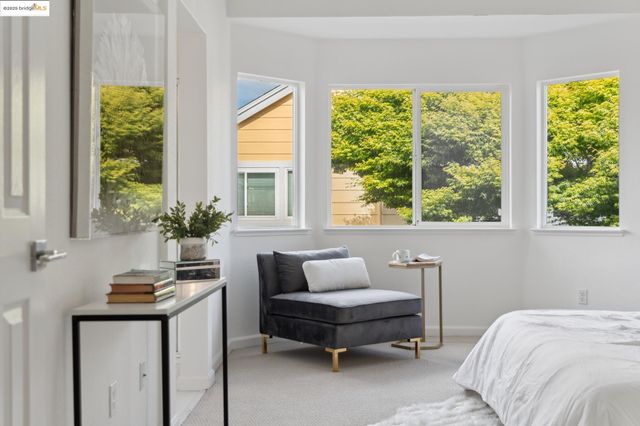 102 Waterview Dr, Richmond, CA 94804