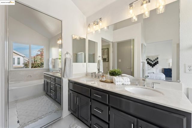 102 Waterview Dr, Richmond, CA 94804