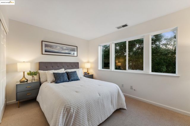 102 Waterview Dr, Richmond, CA 94804