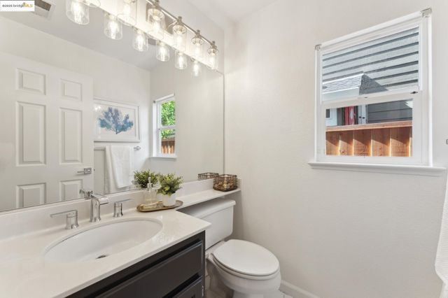 102 Waterview Dr, Richmond, CA 94804