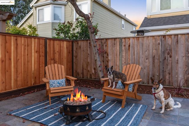 102 Waterview Dr, Richmond, CA 94804