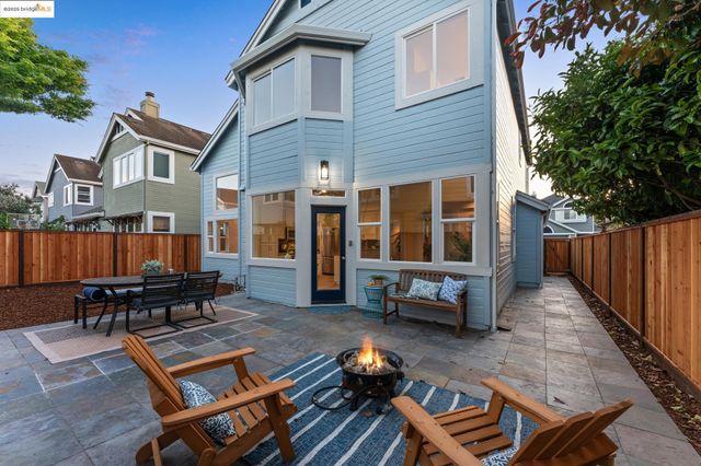 102 Waterview Dr, Richmond, CA 94804