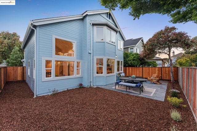 102 Waterview Dr, Richmond, CA 94804