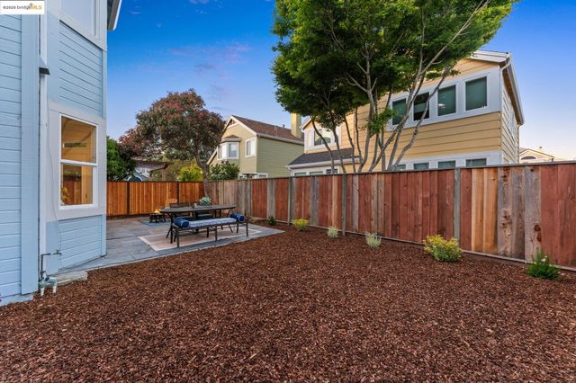 102 Waterview Dr, Richmond, CA 94804