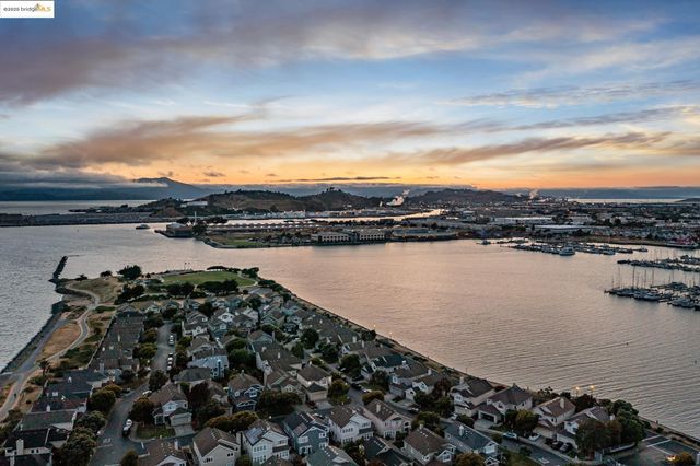 102 Waterview Dr, Richmond, CA 94804