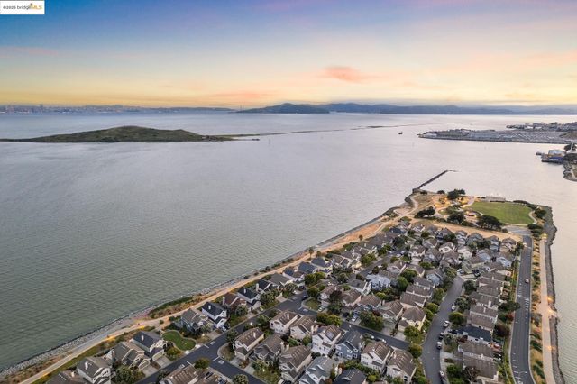 102 Waterview Dr, Richmond, CA 94804