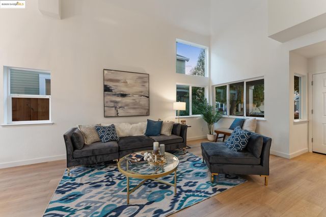 102 Waterview Dr, Richmond, CA 94804