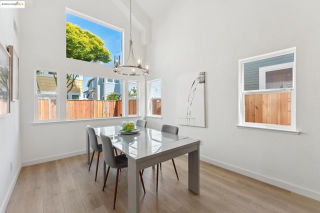 102 Waterview Dr, Richmond, CA 94804