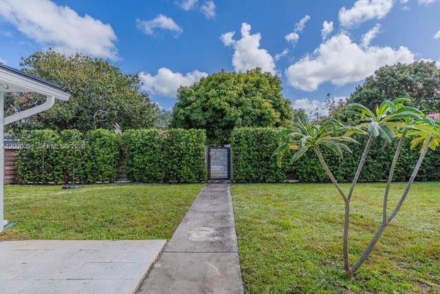 5012 Grant St, Hollywood, FL 33021