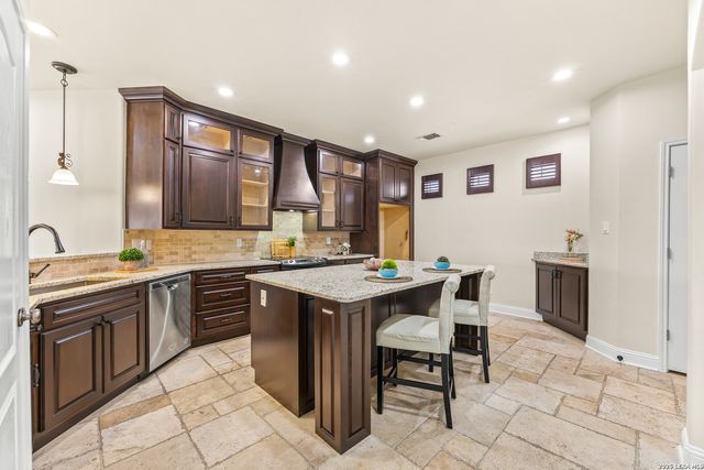 719 Backdrop, San Antonio, TX 78260