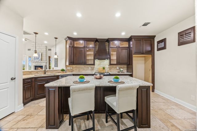 719 Backdrop, San Antonio, TX 78260