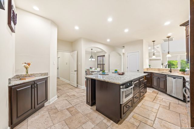 719 Backdrop, San Antonio, TX 78260