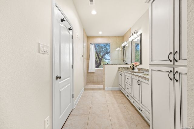 719 Backdrop, San Antonio, TX 78260