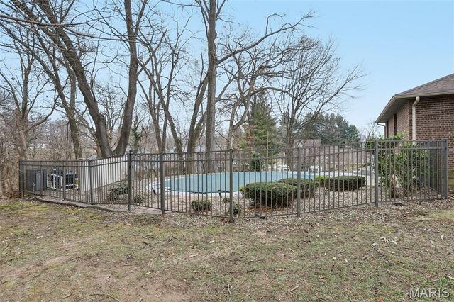 4 Cedar Point, Collinsville, IL 62234