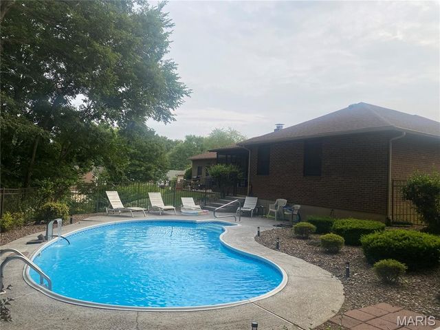 4 Cedar Point, Collinsville, IL 62234