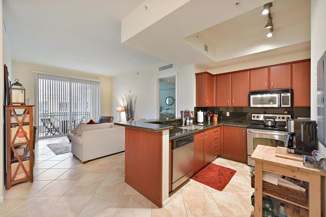 403 S SAPODILLA Avenue 817, West Palm Beach, FL 33401