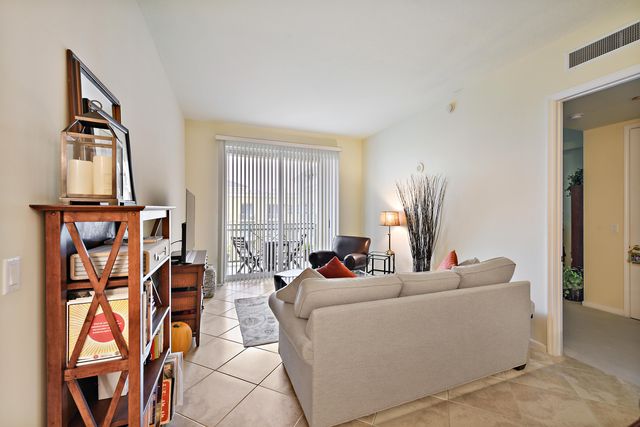 403 S SAPODILLA Avenue 817, West Palm Beach, FL 33401