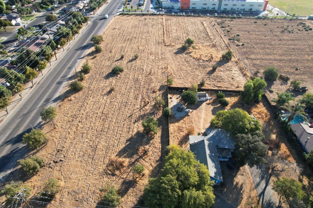 Image 1 of property listing at 0 Sec- Willow & Church Avenue, Fresno, CA 93725