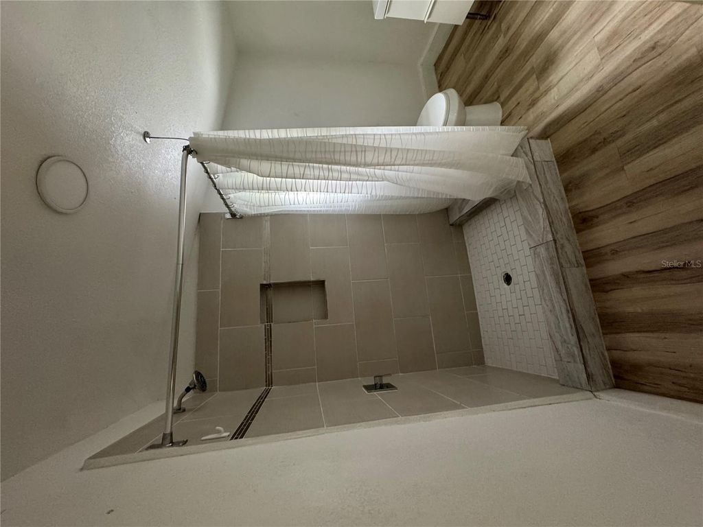 Image 19 of property listing at 812 TROPICAL DRIVE, Bradenton, FL 34208