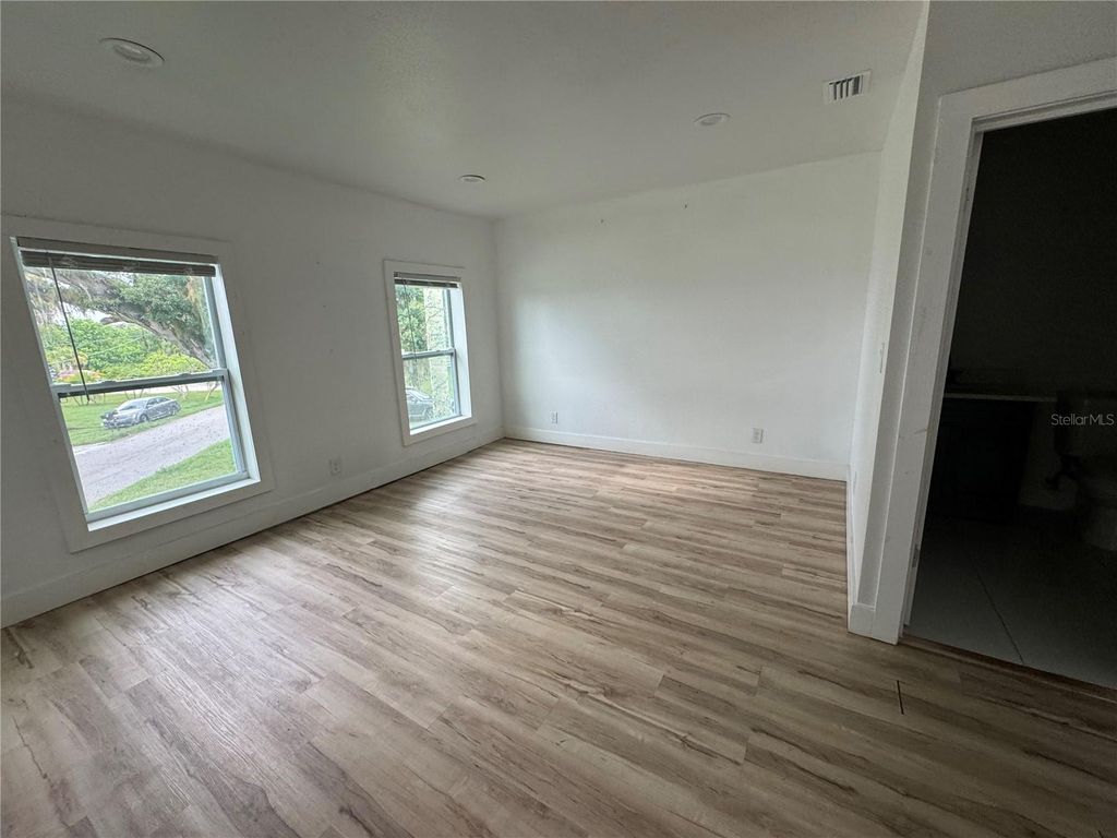 Image 25 of property listing at 812 TROPICAL DRIVE, Bradenton, FL 34208
