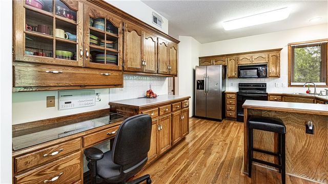 204 SE Carolina Drive, Lee's Summit, MO 64063