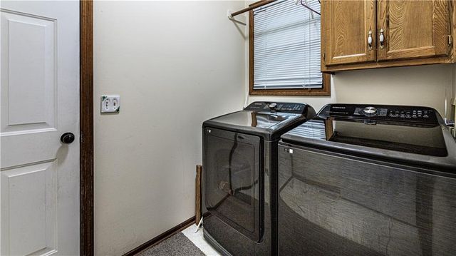 204 SE Carolina Drive, Lee's Summit, MO 64063