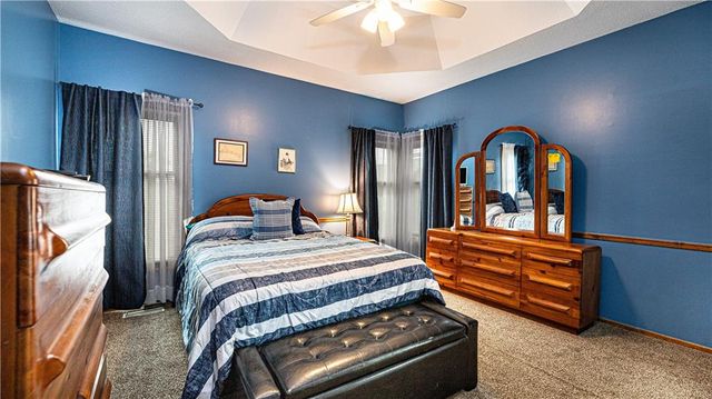 204 SE Carolina Drive, Lee's Summit, MO 64063