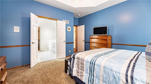 204 SE Carolina Drive, Lee's Summit, MO 64063