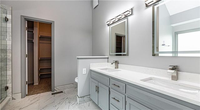 204 SE Carolina Drive, Lee's Summit, MO 64063