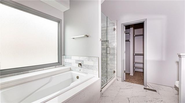 204 SE Carolina Drive, Lee's Summit, MO 64063
