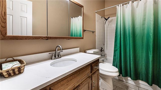 204 SE Carolina Drive, Lee's Summit, MO 64063