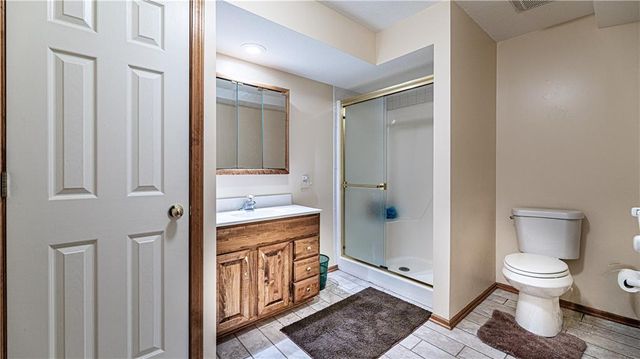 204 SE Carolina Drive, Lee's Summit, MO 64063