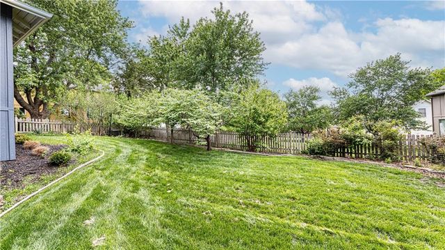 204 SE Carolina Drive, Lee's Summit, MO 64063