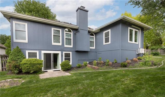 204 SE Carolina Drive, Lee's Summit, MO 64063