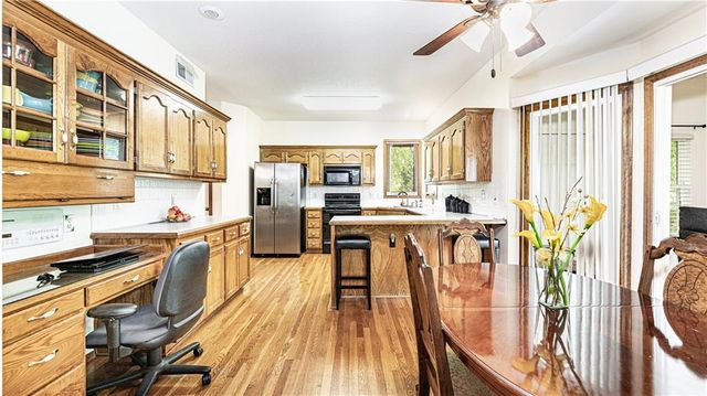 204 SE Carolina Drive, Lee's Summit, MO 64063
