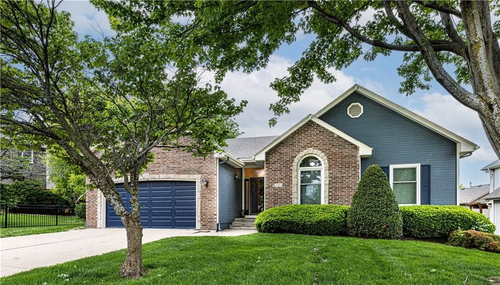 204 SE Carolina Drive, Lee's Summit, MO 64063
