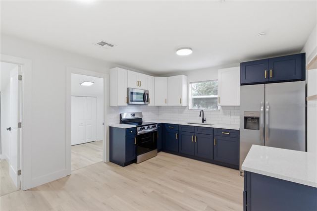 7924 DAHLIA AVENUE, Tampa, FL 33619