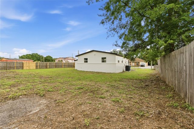 7924 DAHLIA AVENUE, Tampa, FL 33619