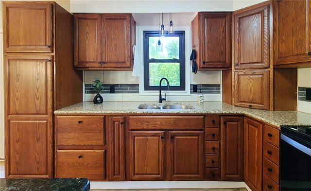 4665 Hildebrand Drive, Winston-salem, NC 27106