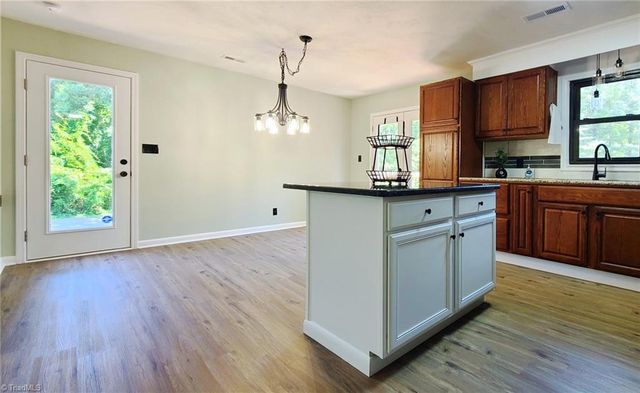 4665 Hildebrand Drive, Winston-salem, NC 27106