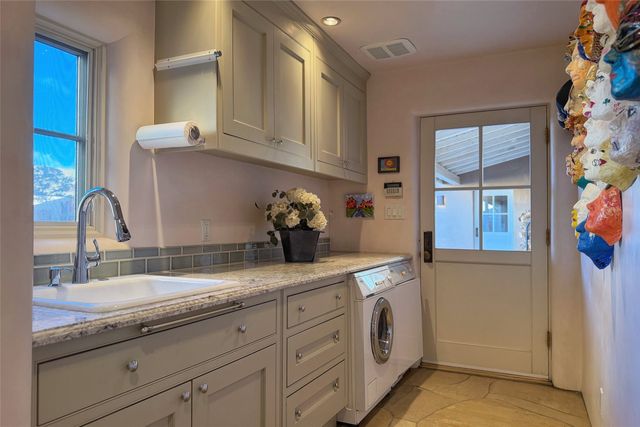 50 Paseo Aragon, Santa Fe, NM 87506