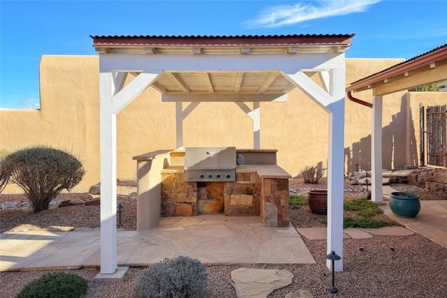 50 Paseo Aragon, Santa Fe, NM 87506